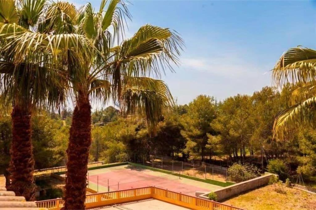 Villa Golf Sitges Vilanova i la Geltrú Dış mekan fotoğraf